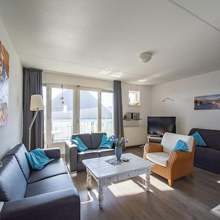 An Apartment That Is Attractively Furnished Юлианадорп Экстерьер фото