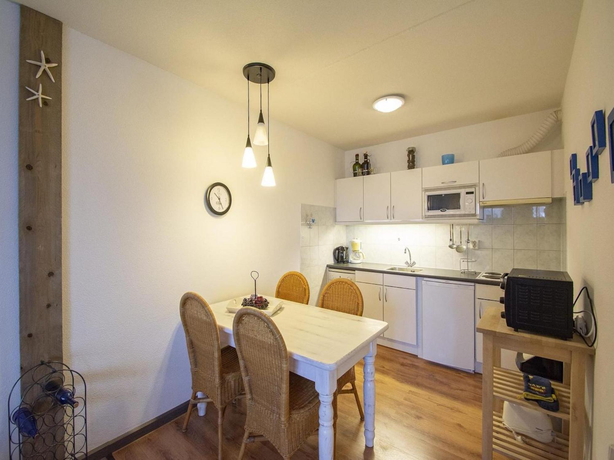 An Apartment That Is Attractively Furnished Юлианадорп Экстерьер фото